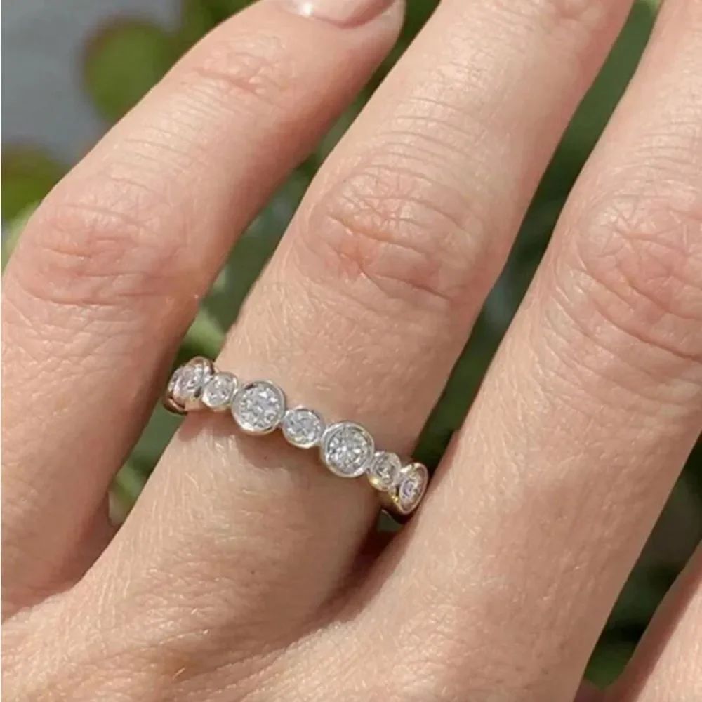 Elegant Silver Women's Ring M606